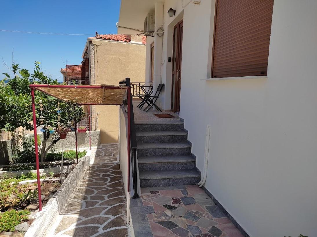 דירות מונמבאסיה Myron & Gabby'S House מראה חיצוני תמונה